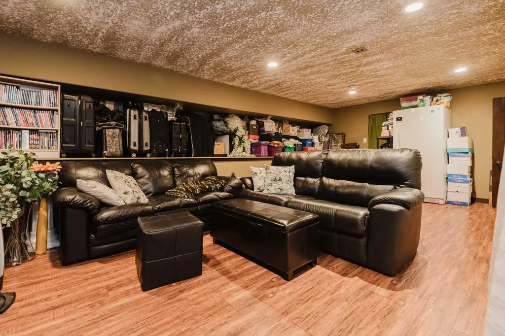 69479 Rr72 Grovedale AB T8W 5G5