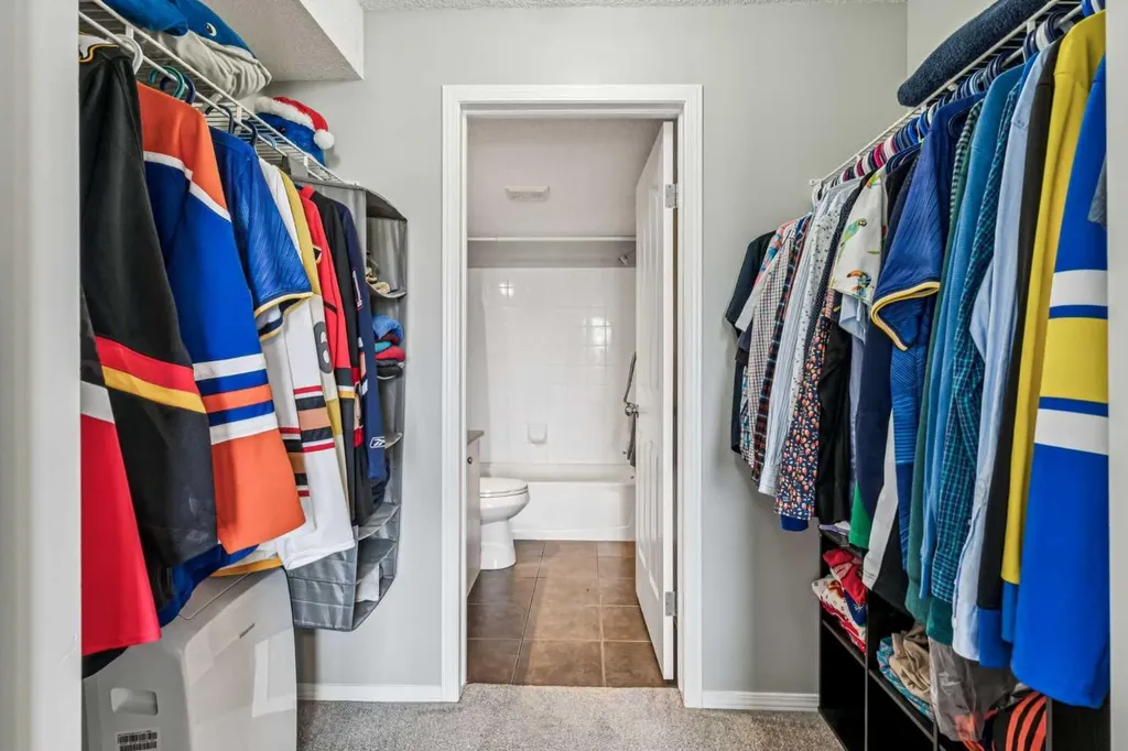 2371 Eversyde Avenue SW Calgary AB T2Y 5B8