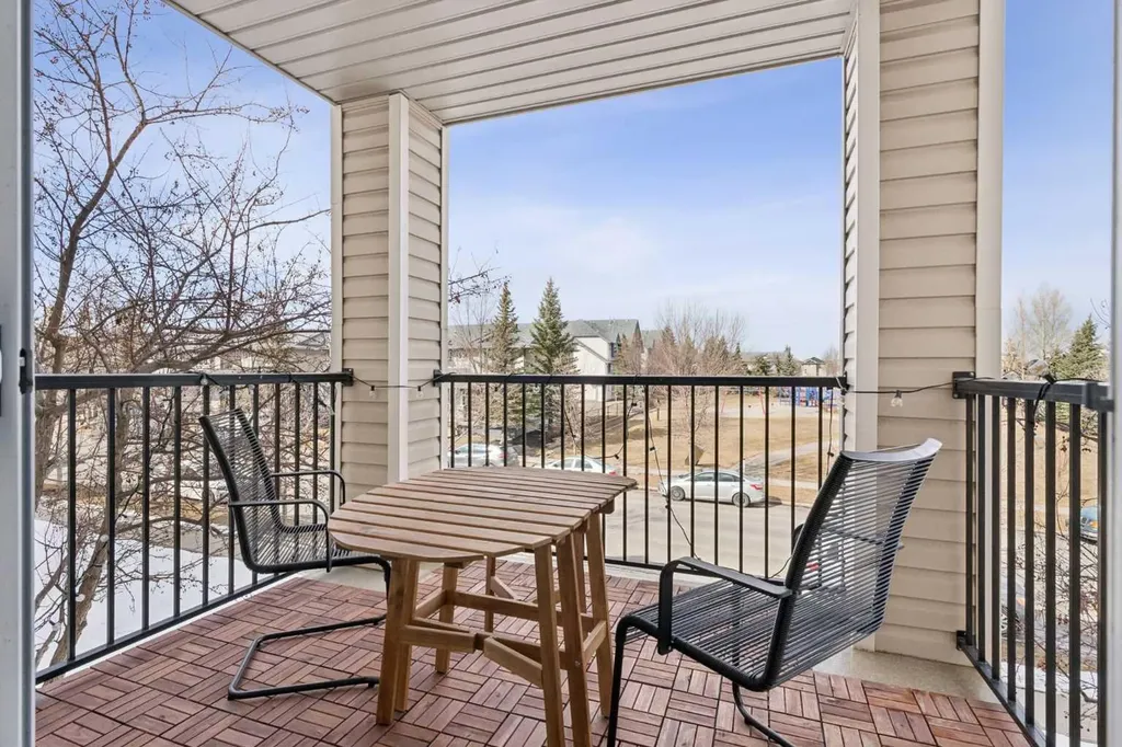 2371 Eversyde Avenue SW Calgary AB T2Y 5B8