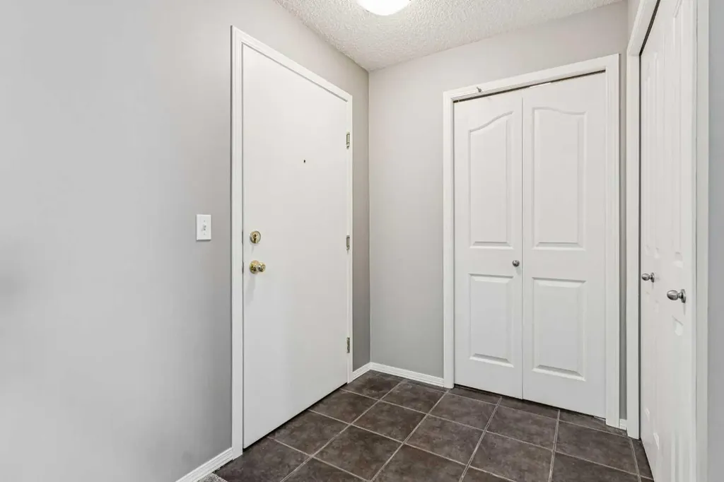 2371 Eversyde Avenue SW Calgary AB T2Y 5B8