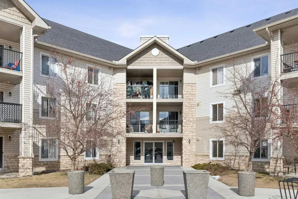 2371 Eversyde Avenue SW Calgary AB T2Y 5B8