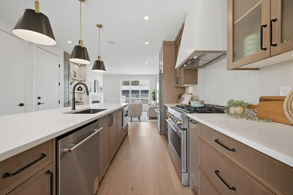 8140 47 Avenue NW Calgary AB T3B 1Z5