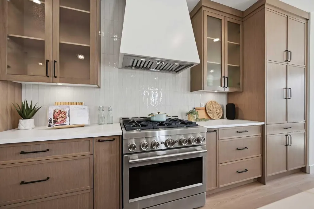 8140 47 Avenue NW Calgary AB T3B 1Z5