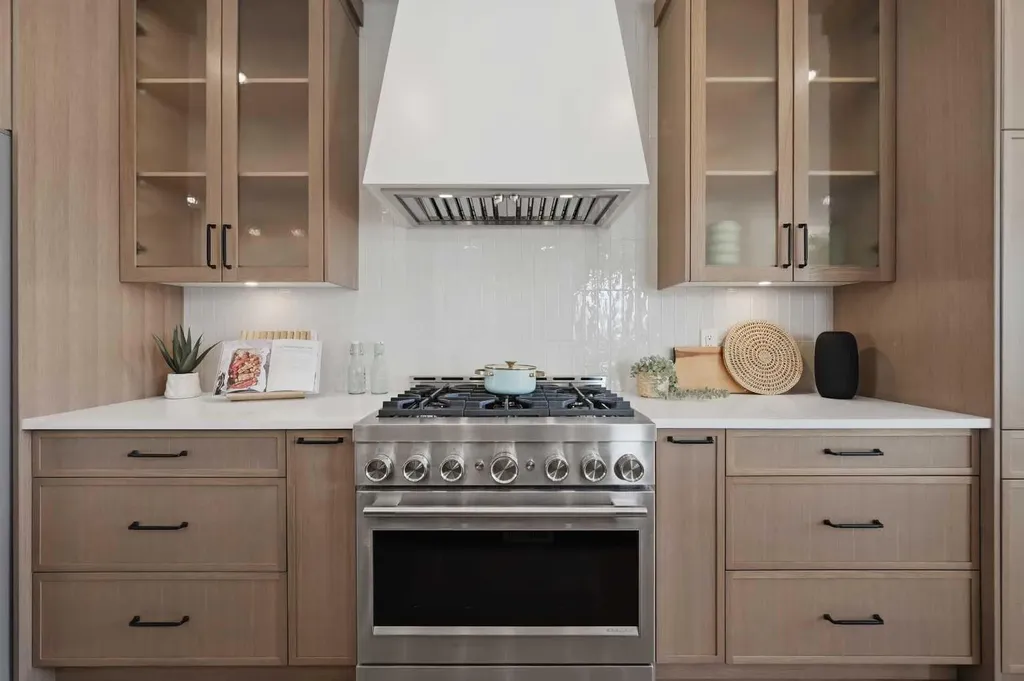 8140 47 Avenue NW Calgary AB T3B 1Z5