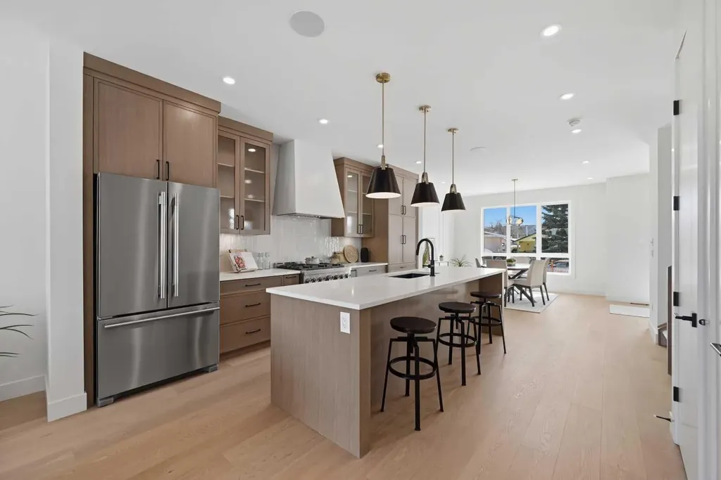 8140 47 Avenue NW Calgary AB T3B 1Z5