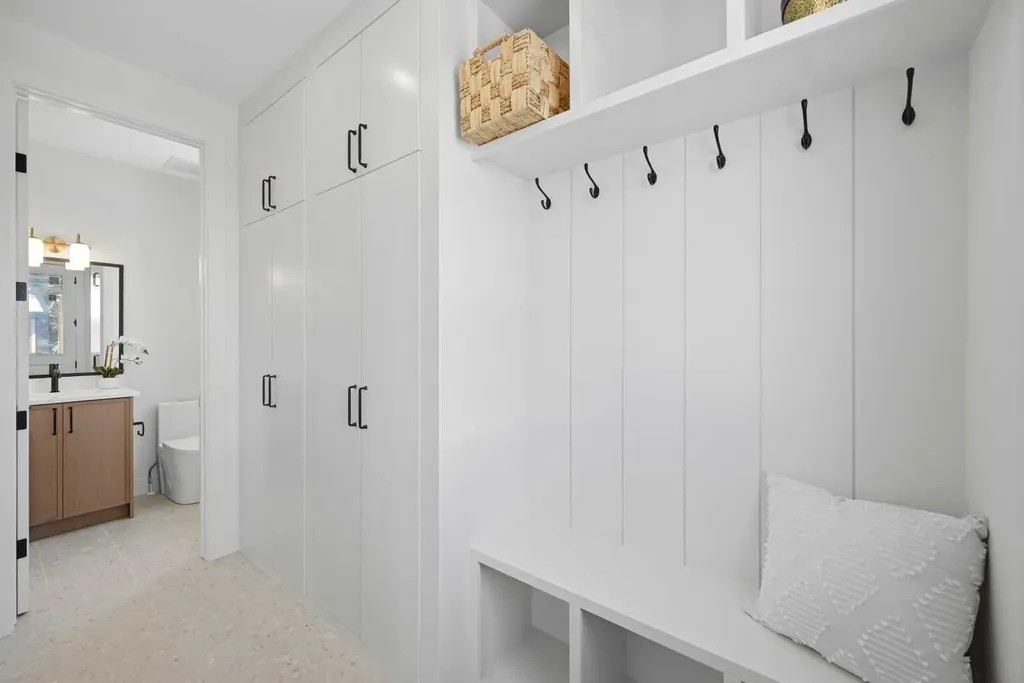 8140 47 Avenue NW Calgary AB T3B 1Z5
