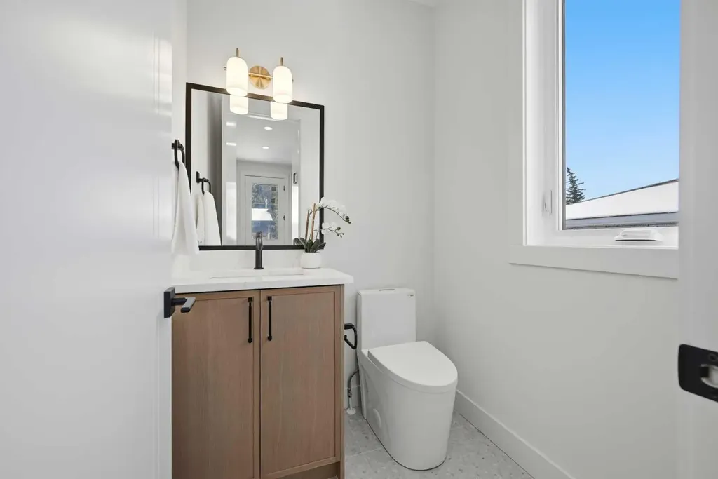 8140 47 Avenue NW Calgary AB T3B 1Z5