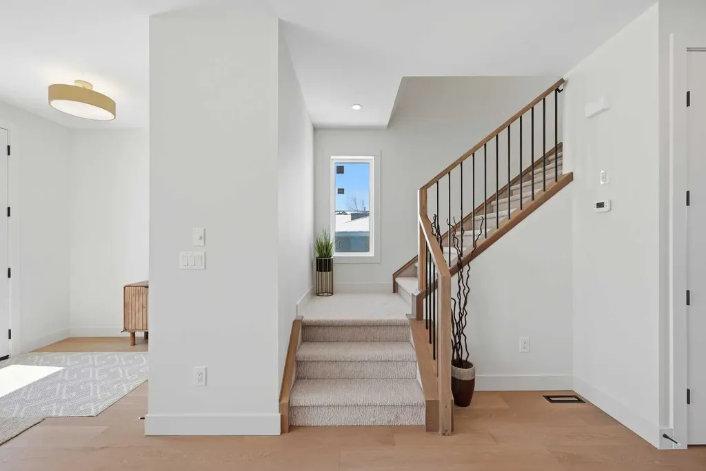 8140 47 Avenue NW Calgary AB T3B 1Z5
