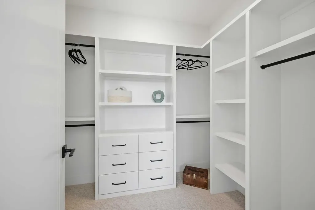 8140 47 Avenue NW Calgary AB T3B 1Z5