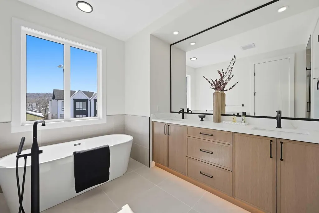 8140 47 Avenue NW Calgary AB T3B 1Z5