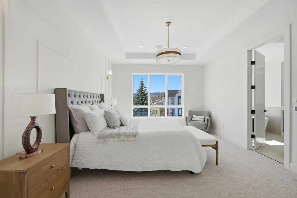 8140 47 Avenue NW Calgary AB T3B 1Z5