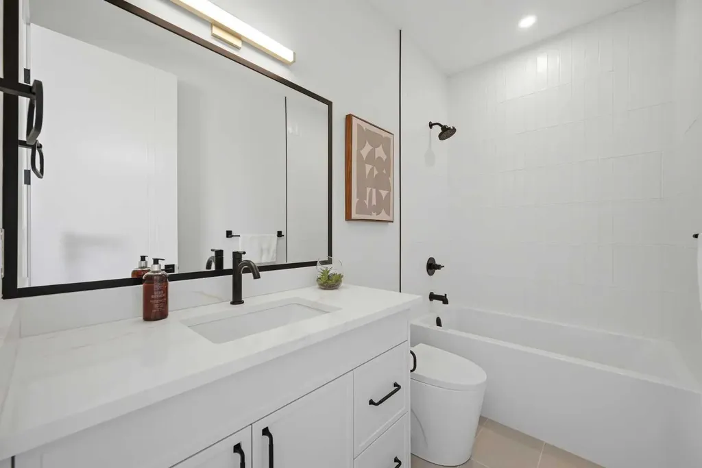 8140 47 Avenue NW Calgary AB T3B 1Z5