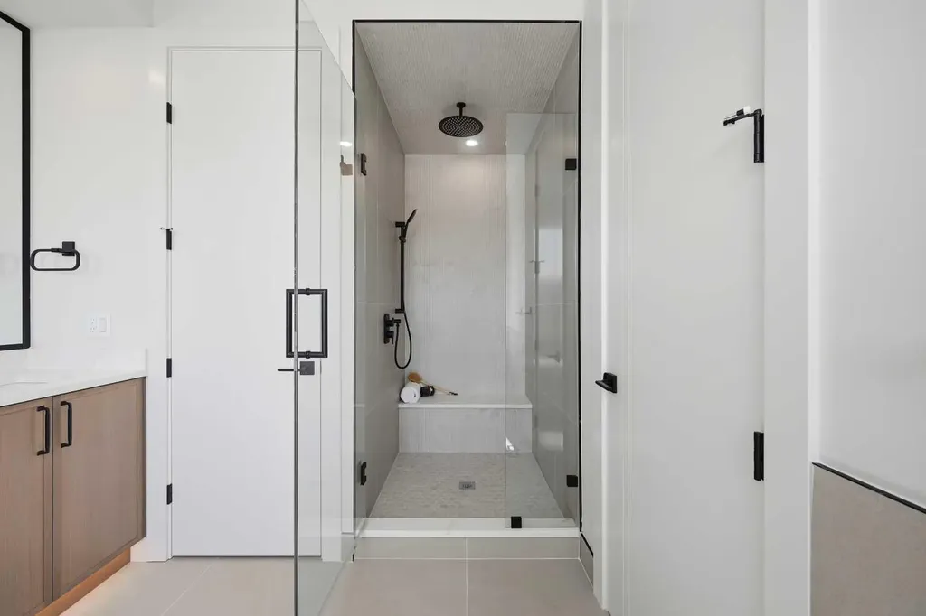 8140 47 Avenue NW Calgary AB T3B 1Z5