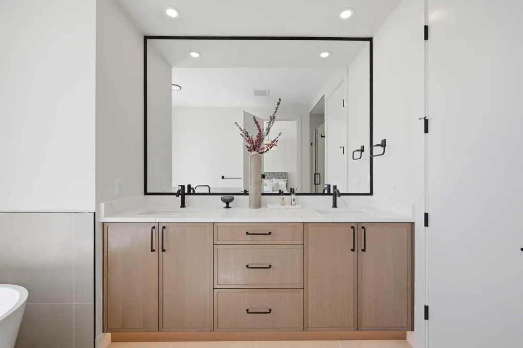8140 47 Avenue NW Calgary AB T3B 1Z5