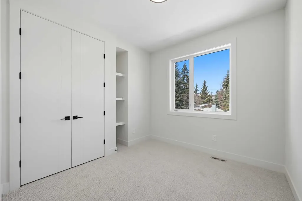 8140 47 Avenue NW Calgary AB T3B 1Z5
