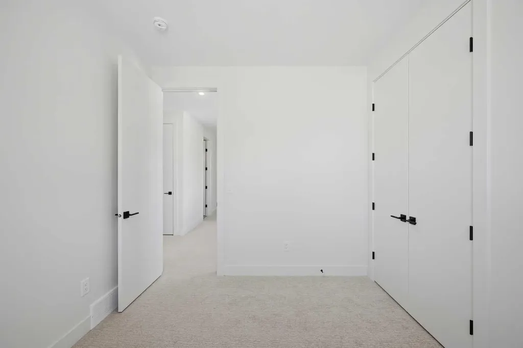 8140 47 Avenue NW Calgary AB T3B 1Z5