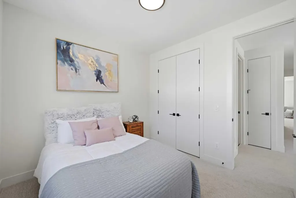 8140 47 Avenue NW Calgary AB T3B 1Z5