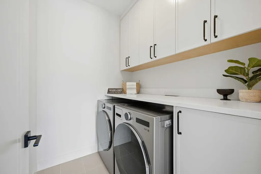 8140 47 Avenue NW Calgary AB T3B 1Z5