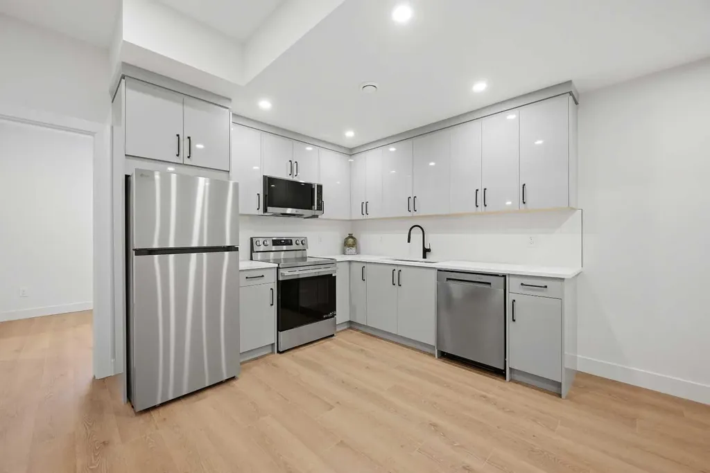 8140 47 Avenue NW Calgary AB T3B 1Z5