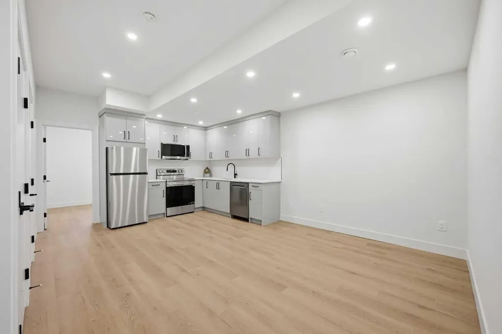 8140 47 Avenue NW Calgary AB T3B 1Z5