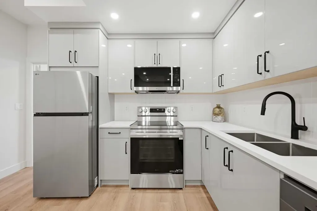8140 47 Avenue NW Calgary AB T3B 1Z5