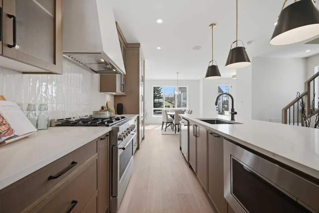 8140 47 Avenue NW Calgary AB T3B 1Z5