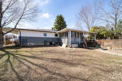 202 3 Avenue E Bow Island AB T0K 0G0
