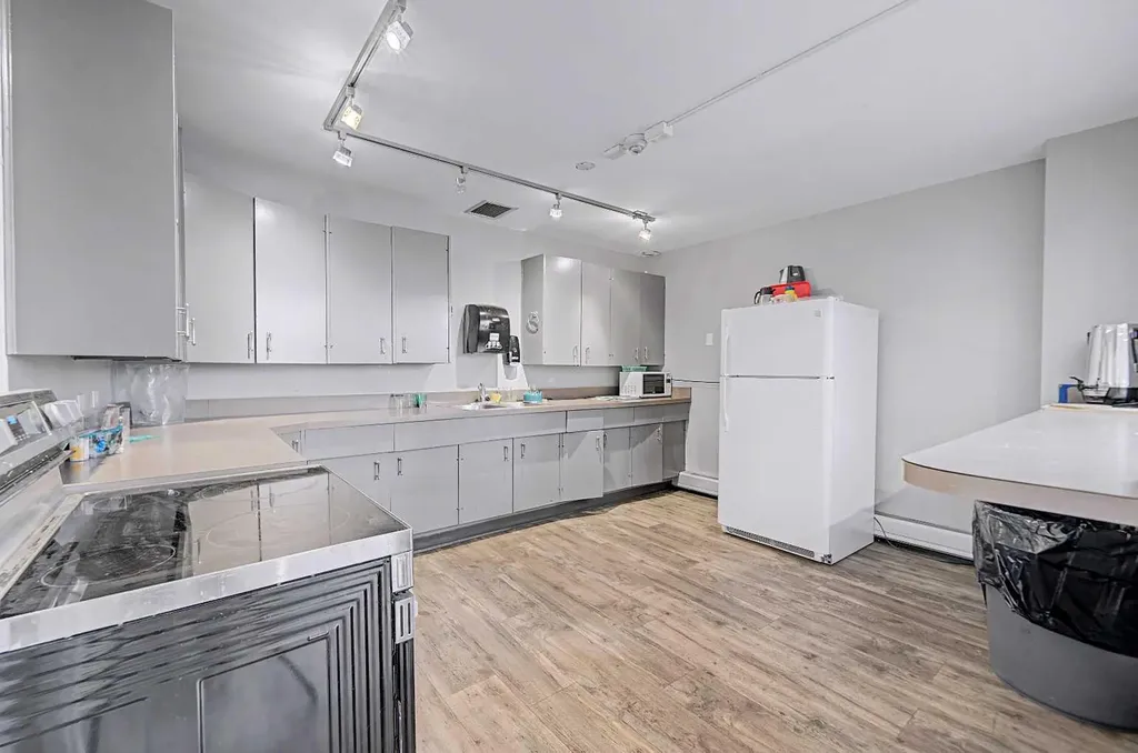 1616 8 Avenue NW Calgary AB T2N1C3