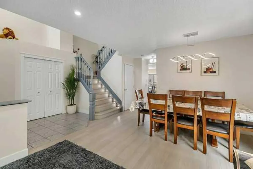 16 Saddletree Close NE Calgary AB T3J 5H9