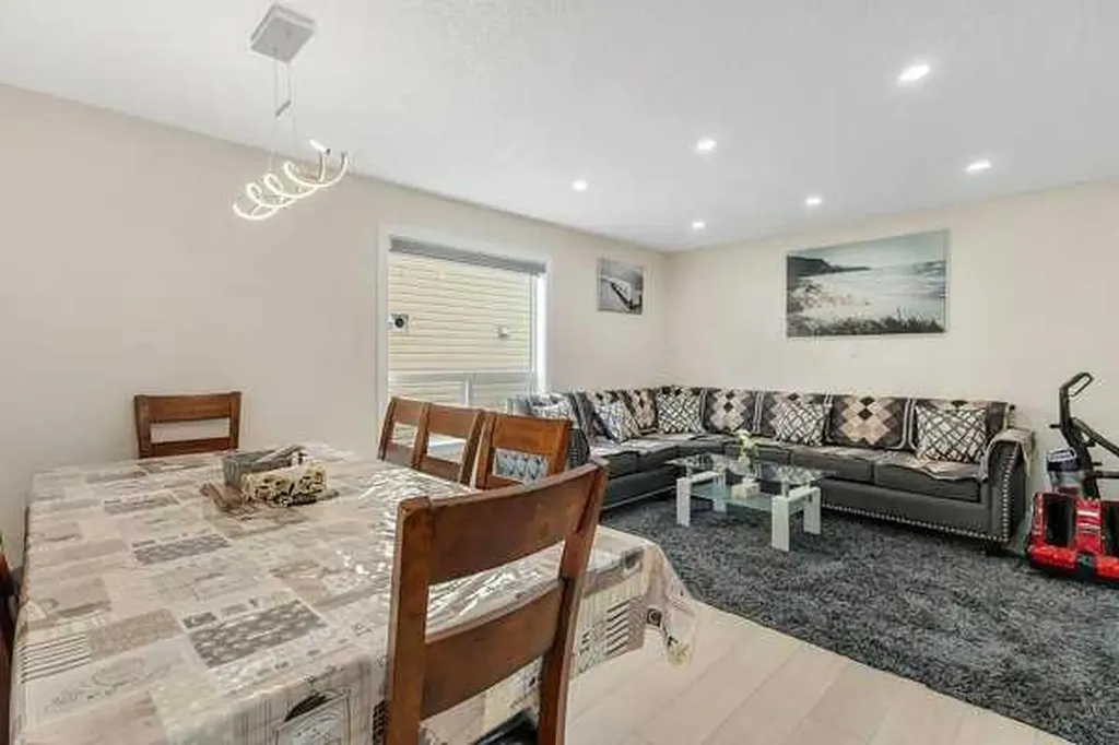 16 Saddletree Close NE Calgary AB T3J 5H9