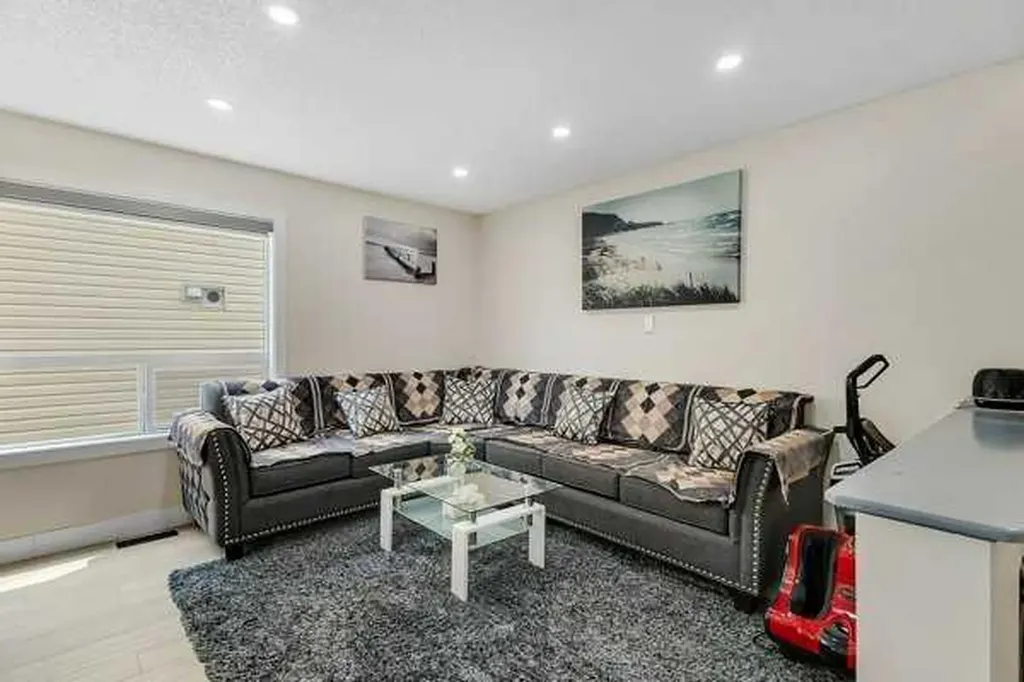 16 Saddletree Close NE Calgary AB T3J 5H9