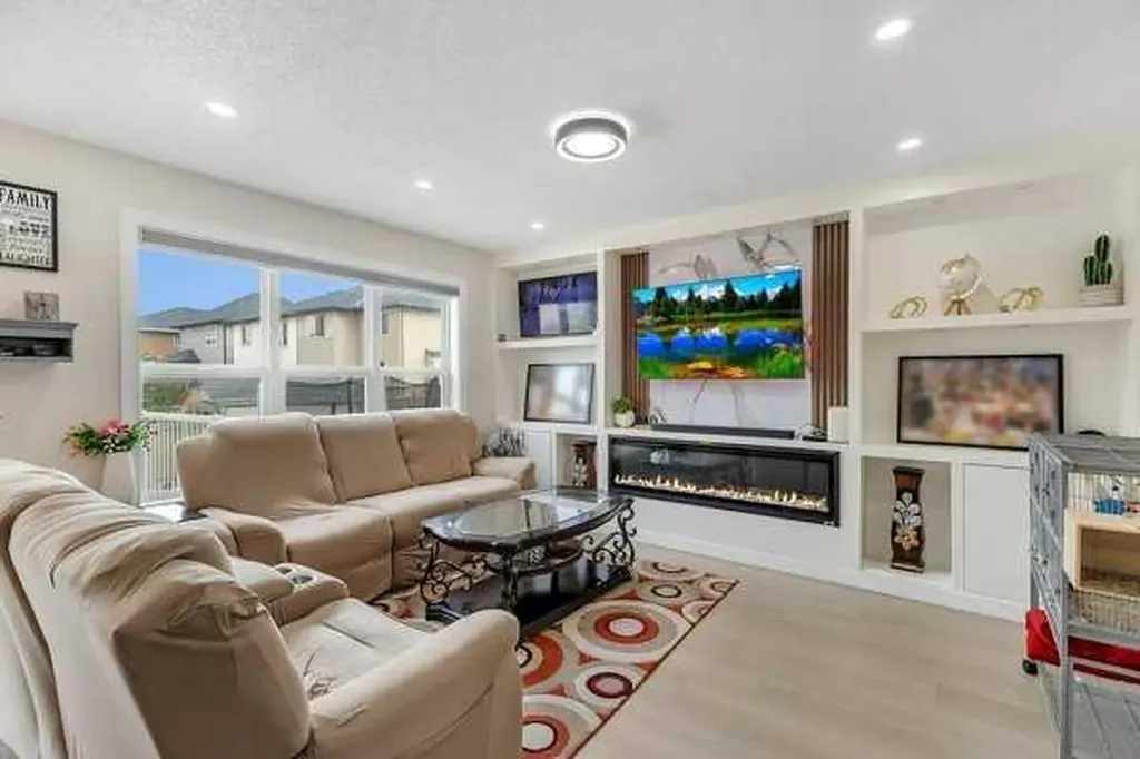 16 Saddletree Close NE Calgary AB T3J 5H9