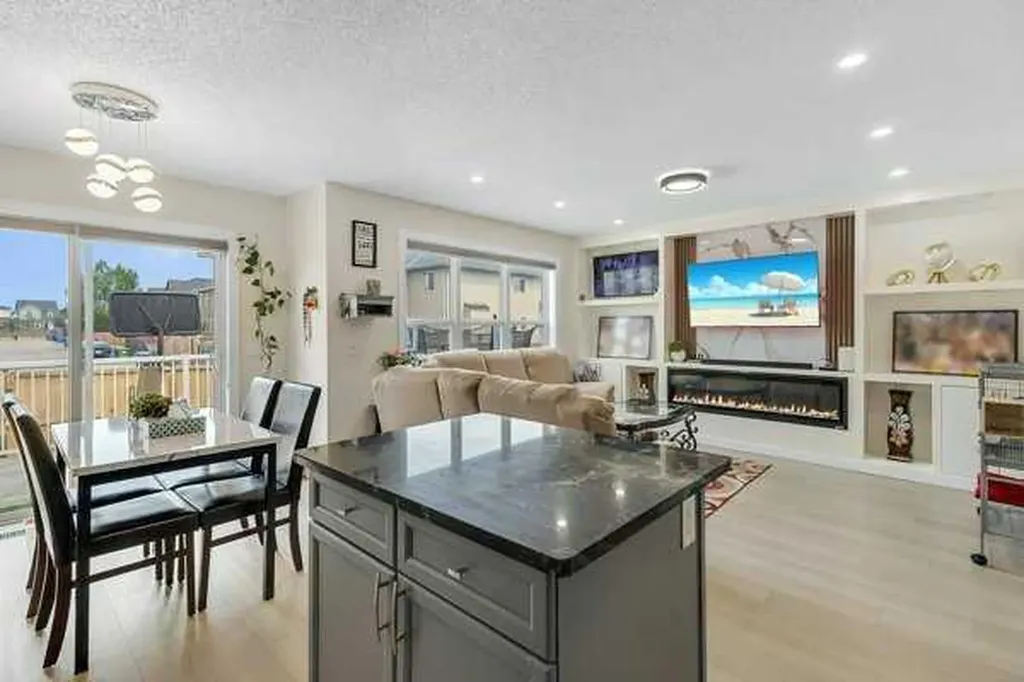 16 Saddletree Close NE Calgary AB T3J 5H9