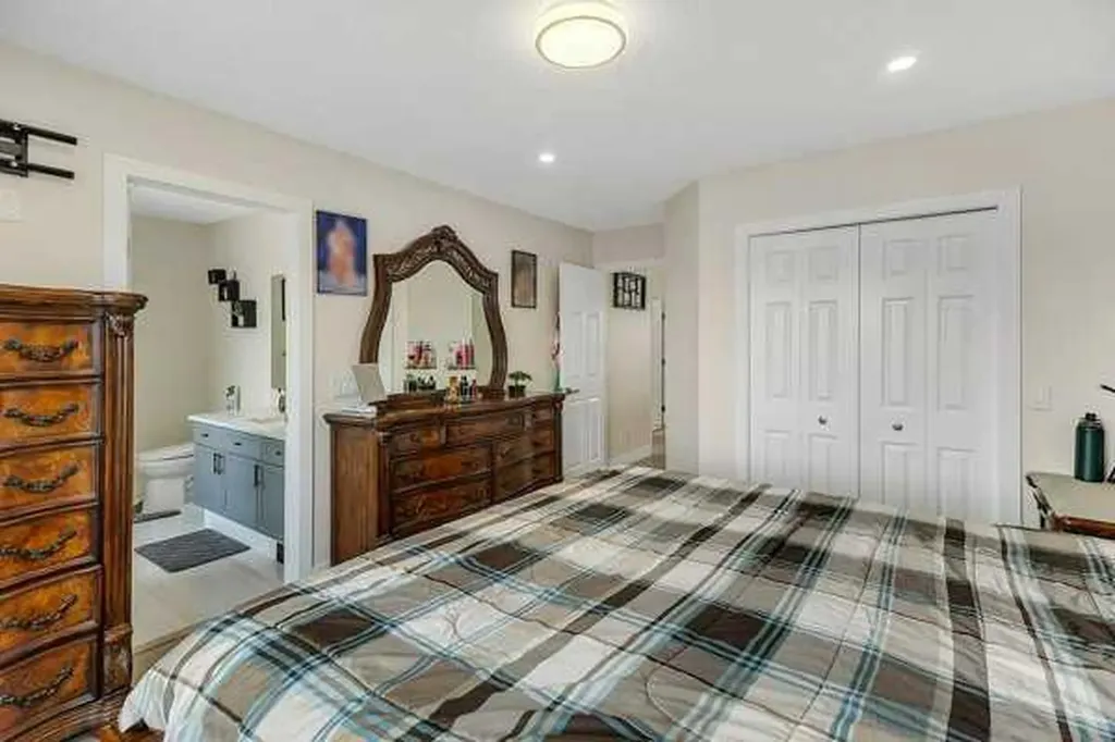 16 Saddletree Close NE Calgary AB T3J 5H9