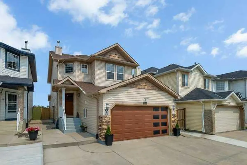 16 Saddletree Close NE Calgary AB T3J 5H9