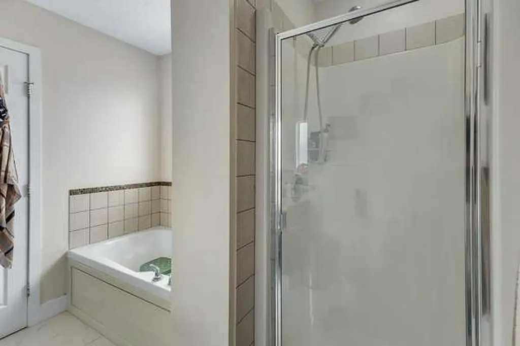 16 Saddletree Close NE Calgary AB T3J 5H9