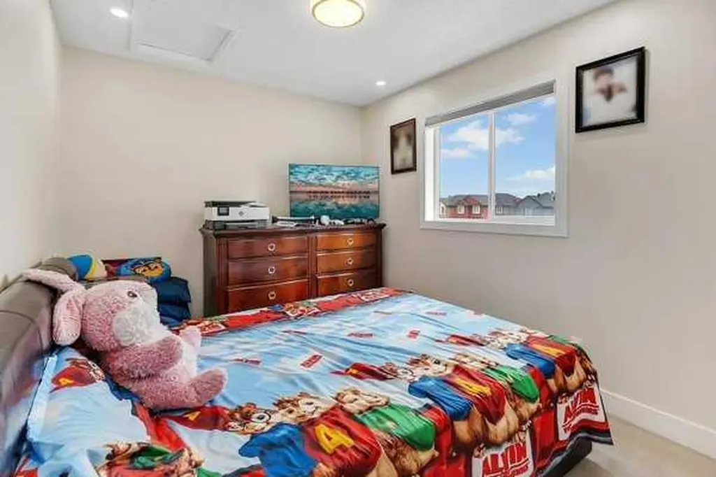 16 Saddletree Close NE Calgary AB T3J 5H9
