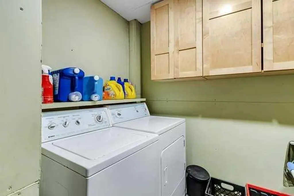 16 Saddletree Close NE Calgary AB T3J 5H9