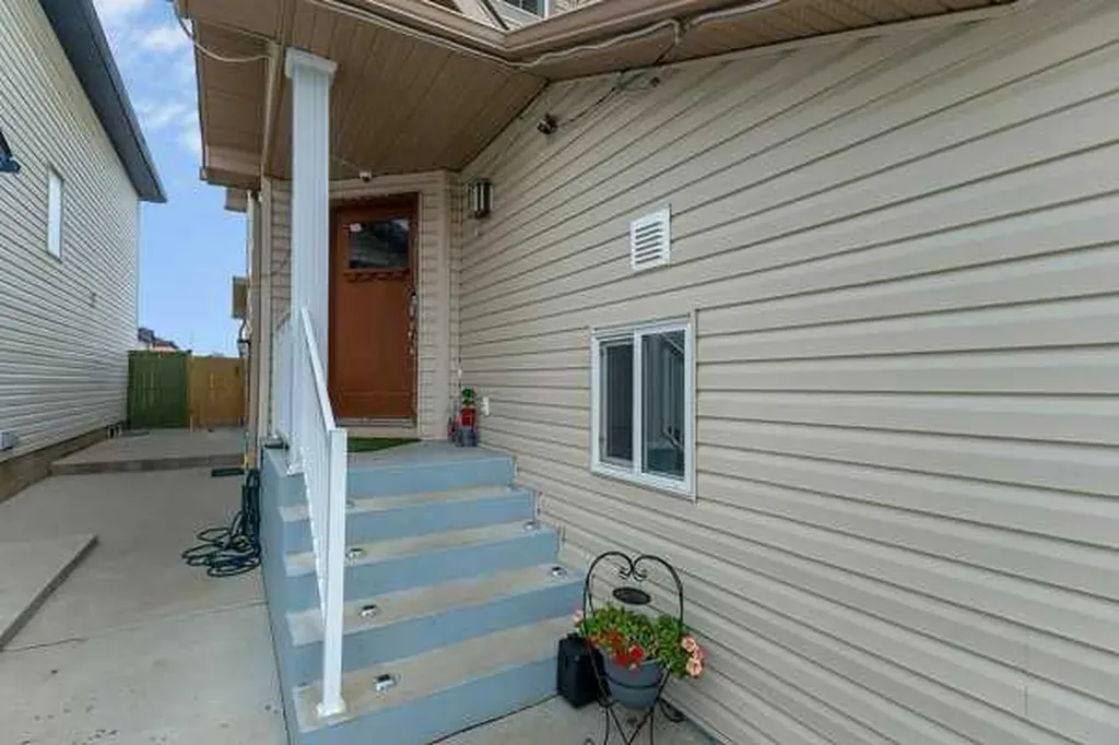 16 Saddletree Close NE Calgary AB T3J 5H9