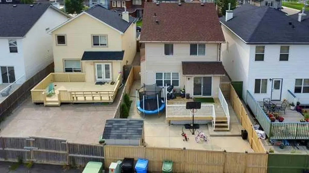 16 Saddletree Close NE Calgary AB T3J 5H9