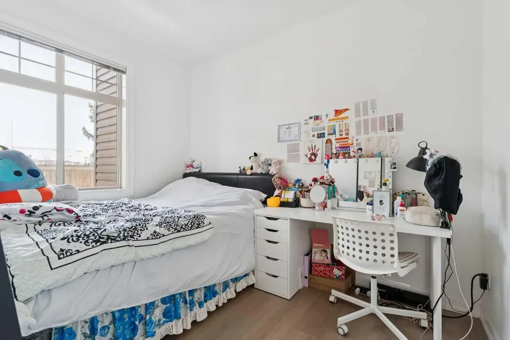 117 Copperpond Common SE Calgary AB T2Z 5E2