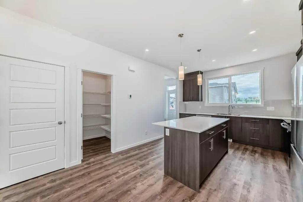 72 Wedderburn Drive Okotoks AB T1S5X2