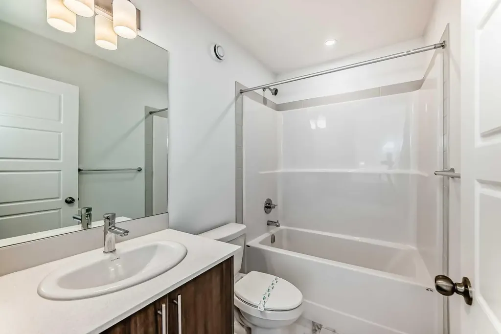 72 Wedderburn Drive Okotoks AB T1S5X2
