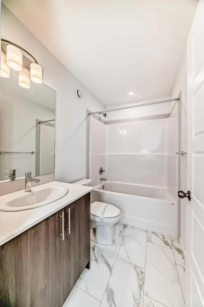 72 Wedderburn Drive Okotoks AB T1S5X2