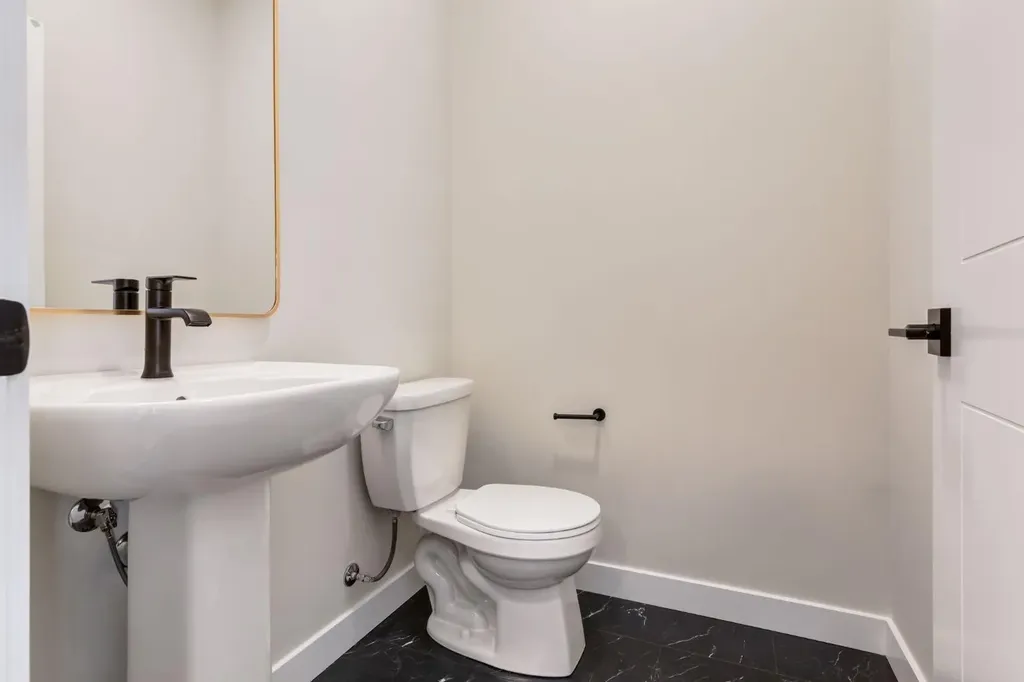 214 Sora Gardens SE Calgary AB T3S 0m7
