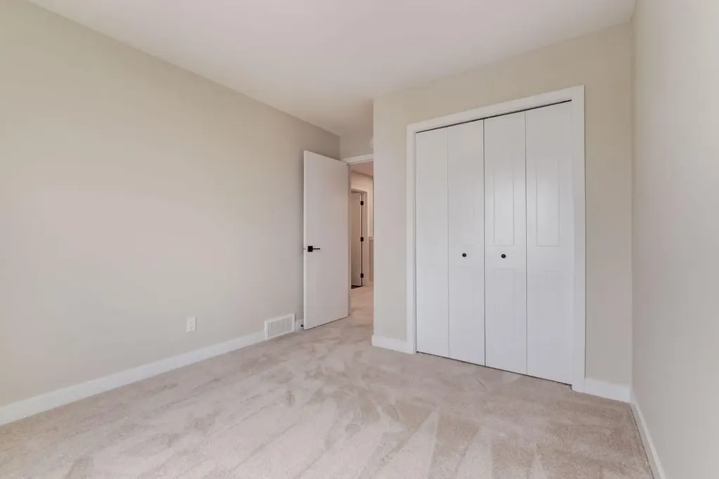 214 Sora Gardens SE Calgary AB T3S 0m7