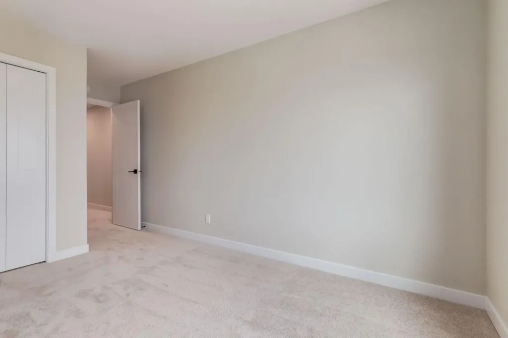214 Sora Gardens SE Calgary AB T3S 0m7