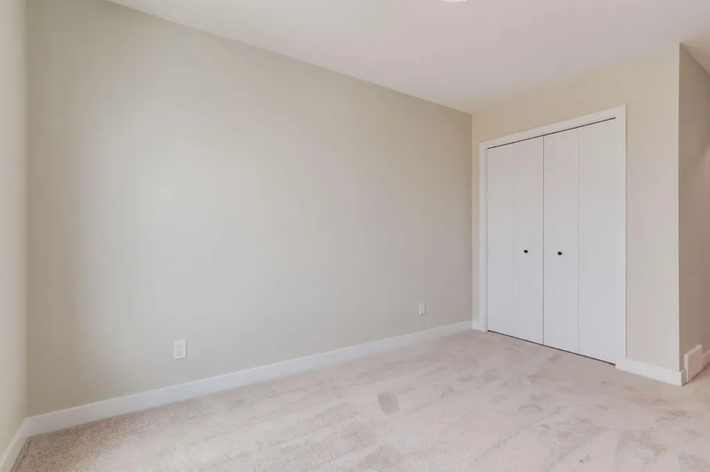 214 Sora Gardens SE Calgary AB T3S 0m7