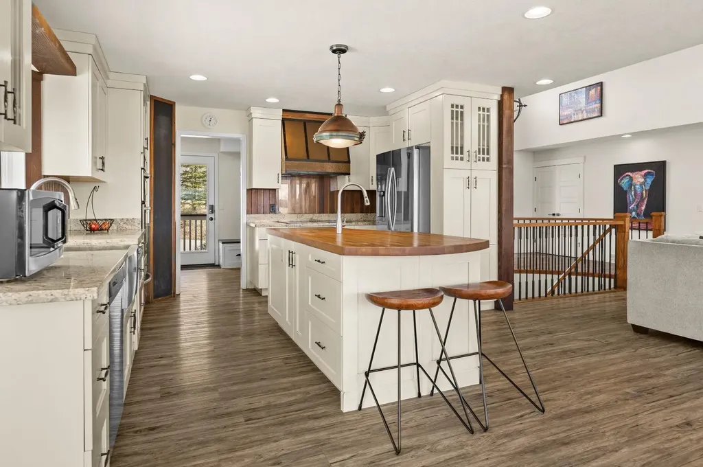243222 Range Road 32 Rural Rocky View County AB T3Z 2E3