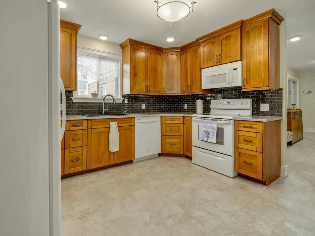 20 3 Street S Lethbridge AB T1J 4P1